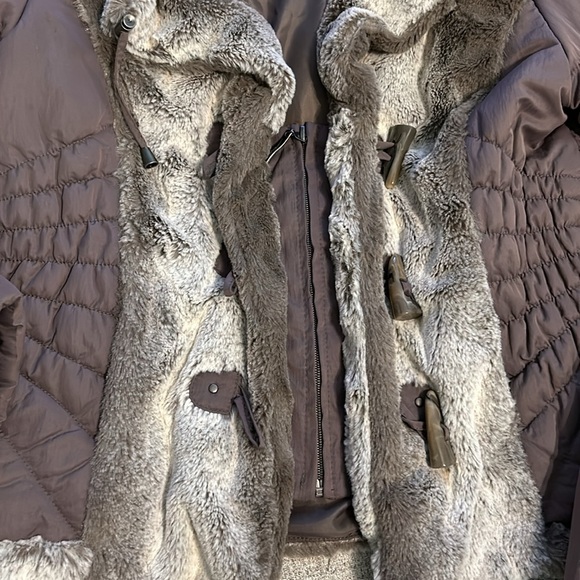 MONTANACO FAUX FUR JACKET MEDIUM - Picture 9 of 15